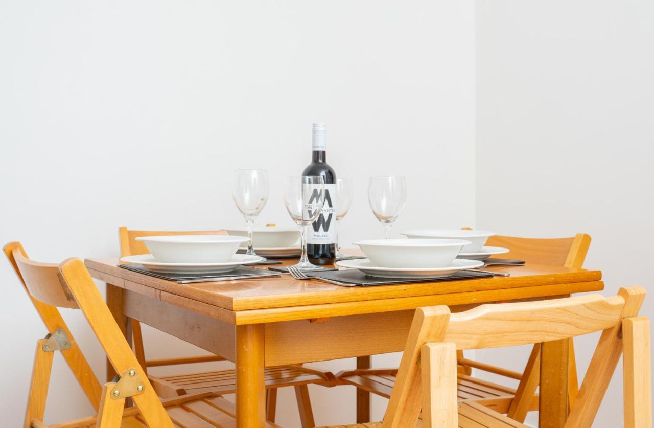 Dwellcome Home Ltd 2 Bedroom King & Double Central Apartment, Free Allocated Barrier Secured Parking Space At Rear Entrance & Fast Wifi, Ideal For Long Term Contractor, Corporate, Etc Stays, Regular Housekeeping Option - See Our Site For Assurance Aberdeen Luaran gambar