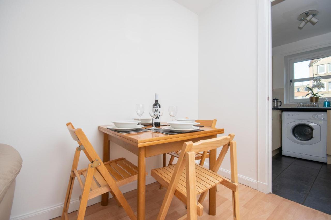 Dwellcome Home Ltd 2 Bedroom King & Double Central Apartment, Free Allocated Barrier Secured Parking Space At Rear Entrance & Fast Wifi, Ideal For Long Term Contractor, Corporate, Etc Stays, Regular Housekeeping Option - See Our Site For Assurance Aberdeen Luaran gambar