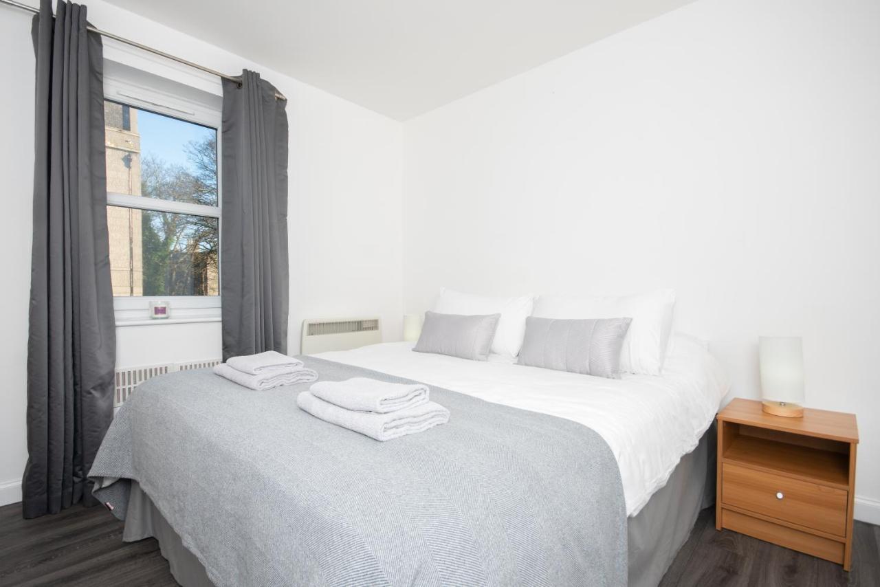 Dwellcome Home Ltd 2 Bedroom King & Double Central Apartment, Free Allocated Barrier Secured Parking Space At Rear Entrance & Fast Wifi, Ideal For Long Term Contractor, Corporate, Etc Stays, Regular Housekeeping Option - See Our Site For Assurance Aberdeen Luaran gambar