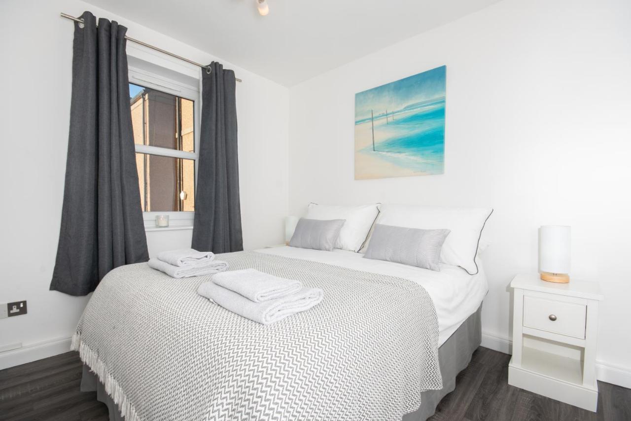 Dwellcome Home Ltd 2 Bedroom King & Double Central Apartment, Free Allocated Barrier Secured Parking Space At Rear Entrance & Fast Wifi, Ideal For Long Term Contractor, Corporate, Etc Stays, Regular Housekeeping Option - See Our Site For Assurance Aberdeen Luaran gambar