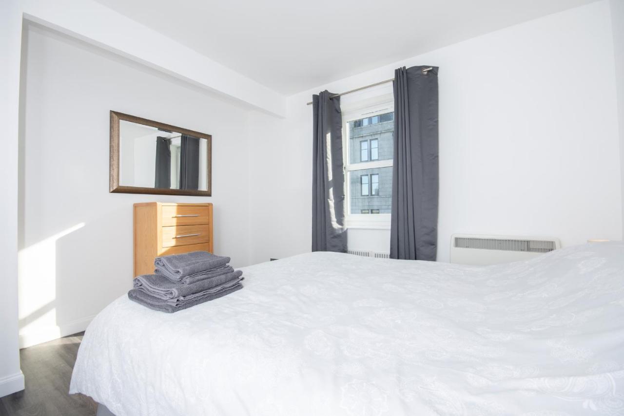 Dwellcome Home Ltd 2 Bedroom King & Double Central Apartment, Free Allocated Barrier Secured Parking Space At Rear Entrance & Fast Wifi, Ideal For Long Term Contractor, Corporate, Etc Stays, Regular Housekeeping Option - See Our Site For Assurance Aberdeen Luaran gambar